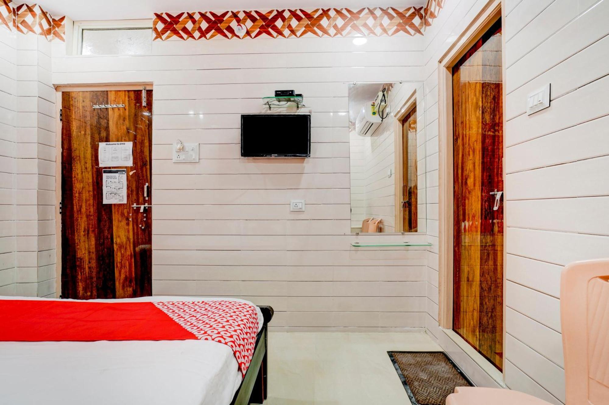 Hotel O Aroma Classic Near Nampally Main Railway Station Hyderabad Exterior foto
