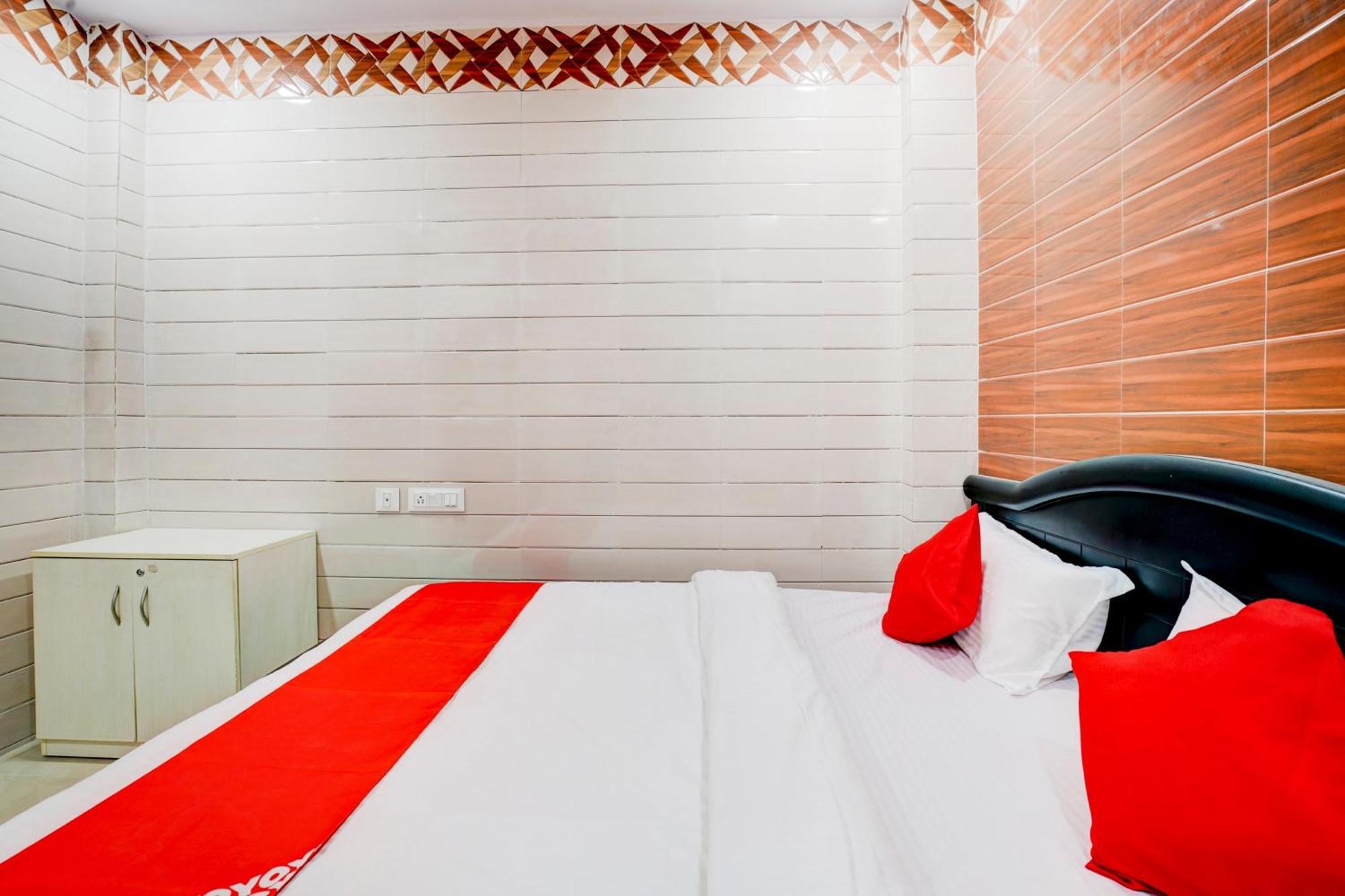 Hotel O Aroma Classic Near Nampally Main Railway Station Hyderabad Exterior foto